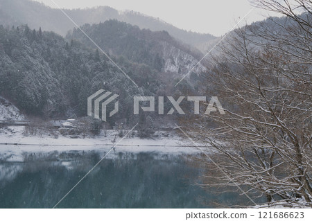 Lake Otomizu snow scene 121686623