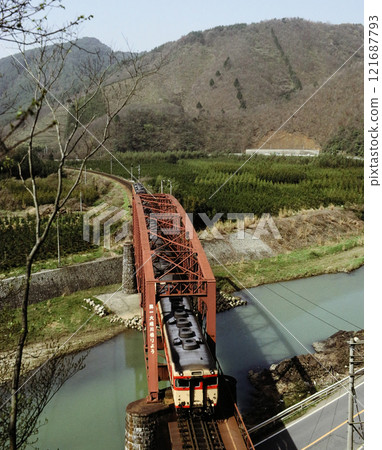1979年:山陰本線野田站附近行駛特快列車 1979年:山陰本線野田站附近行駛特快列車 121687793
