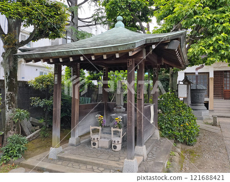 Jyogyo Bodhisattva at Hozenji Temple [Shinjuku, Tokyo] 121688421