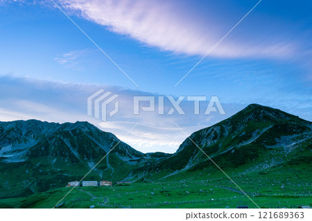 Beautiful mountaintop scenery at sunrise Beautiful mountaintop scenery at sunrise 121689363