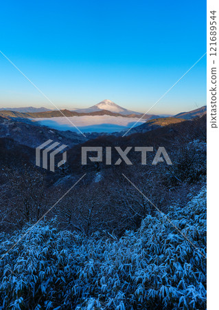 【神奈川縣】從白雪皚皚的箱根到蘆之湖的雲海和黎明的富士山 121689544