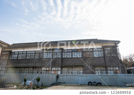 Old and beautiful buildings in Yahama, Tamano city, Okayama prefecture, Japan 121689958