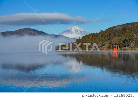 [Kanagawa Prefecture] Mount Fuji as seen from the lakeside of Motohakone 121690233