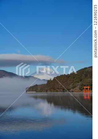 [Kanagawa Prefecture] Mount Fuji as seen from the lakeside of Motohakone 121690235