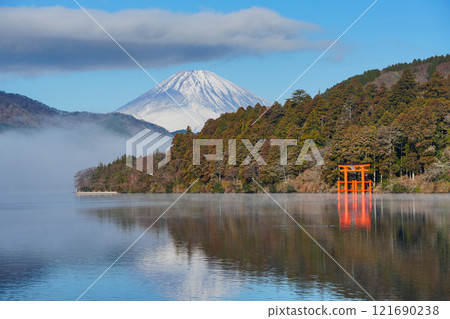 [神奈川縣] 從元箱根湖畔看到的富士山 121690238