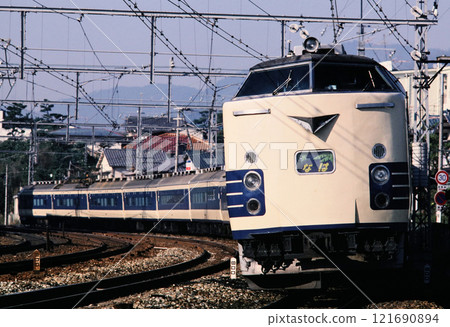 1980年583系列那霸在東海道本線西宮站附近行駛 1980年583系列那霸在東海道本線西宮站附近行駛 121690894