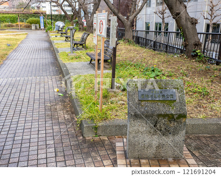 築地川龜井橋公園的石銘牌(東京都中央區) 築地川龜井橋公園的石銘牌(東京都中央區) 121691204