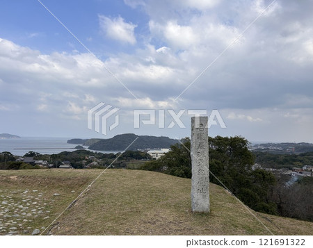 Scenery of the stone walls and castle tower ruins of Nagoya Castle 121691322