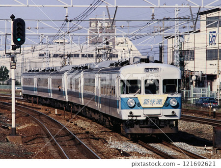 1980: 153 series special rapid train running near Kishibe Station on the Tokaido Main Line 1980: 153 series special rapid train running near Kishibe Station on the Tokaido Main Line 121692621