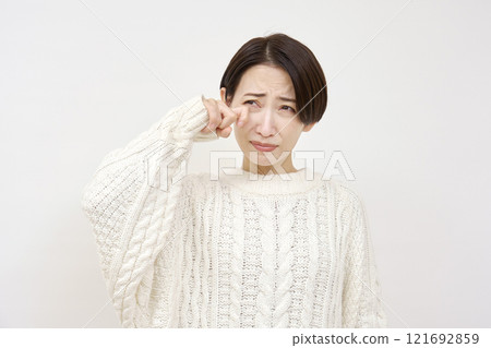 Woman with itchy eyes, white background 121692859