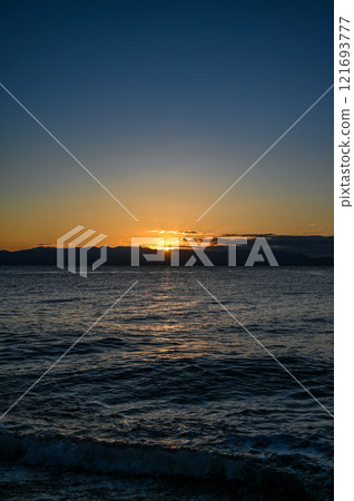 靜岡縣海岸的第一道日出 靜岡縣海岸的第一道日出 121693777