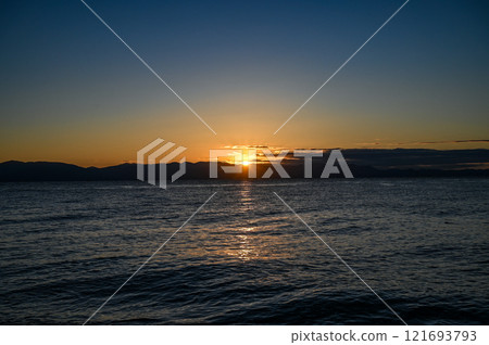 First sunrise from the coast of Shizuoka Prefecture 121693793