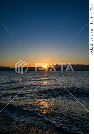 First sunrise from the coast of Shizuoka Prefecture 121693796