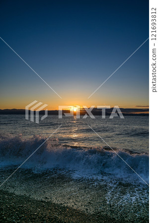 First sunrise from the coast of Shizuoka Prefecture 121693812