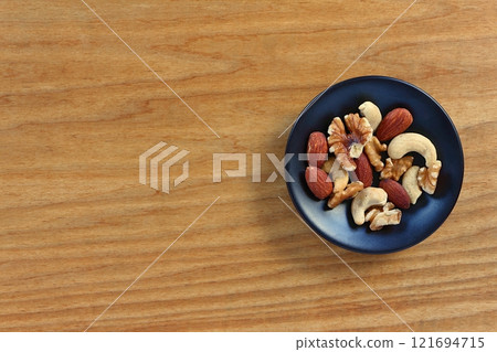 Mixed nuts 121694715
