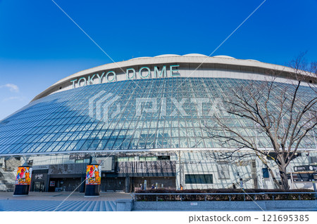Tokyo Dome on a sunny day in Bunkyo Ward, Tokyo Tokyo Dome on a sunny day in Bunkyo Ward, Tokyo 121695385
