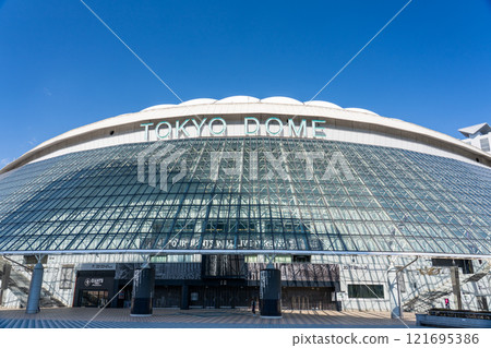 Tokyo Dome on a sunny day in Bunkyo Ward, Tokyo 121695386