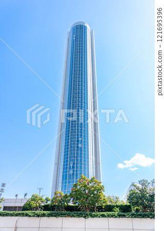 從東京文京區側面看藍天的東京巨蛋飯店 從東京文京區側面看藍天的東京巨蛋飯店 121695396