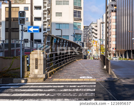 The main pillar and nameplate of the "Tsukiji Bridge" that once spanned the Tsukiji River (Chuo Ward, Tokyo) The main pillar and nameplate of the "Tsukiji Bridge" that once spanned the Tsukiji River (Chuo Ward, Tokyo) 121695637