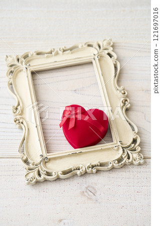 Red heart-shaped gift box Valentine's Day image Red heart-shaped gift box Valentine's Day image 121697016