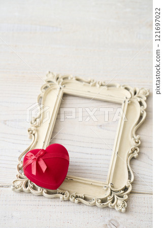 紅色心形禮盒情人節形象 紅色心形禮盒情人節形象 121697022