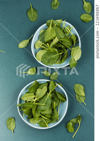 Fresh raw spinach leaves. 121698867