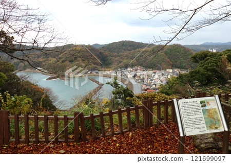 從本丸遺址看到的濱田城跡外之浦（島根縣濱田市） 121699097