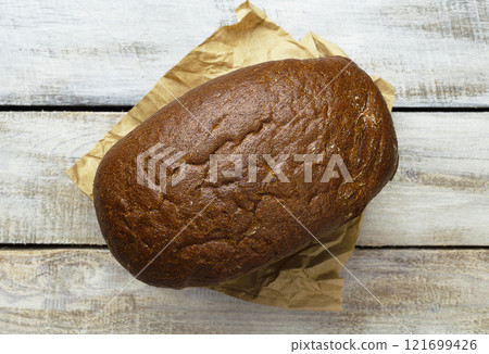 Freshly baked bread, crunchy bread, country bread. Crispy wheat and rye bread. Simple bread with butter for breackfast. 121699426