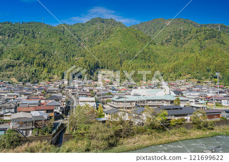 View of the Misakubo streetscape from Misakubo Station in Hamamatsu City (Shizuoka Prefecture) 121699622
