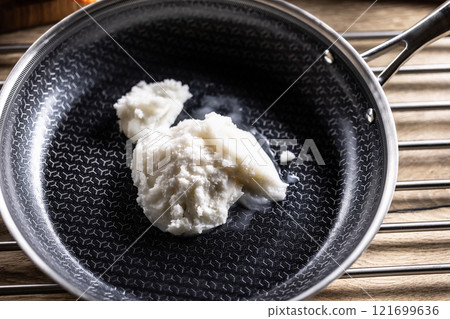 Pork lard in a non-stick cast iron pan 121699636