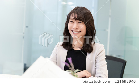 Smiling woman/businesswoman having a conversation 121699946