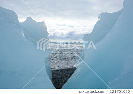Icebergs on water, Jokulsarlon glacial lake, Iceland 121701030