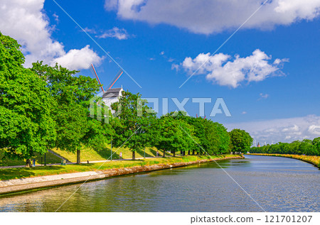 Bruges city historical centre, Flemish Region, Belgium 121701207
