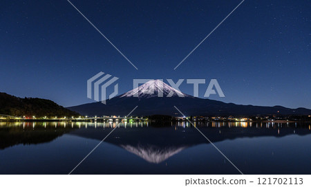 Night view of upside-down Fuji reflected in Lake Kawaguchi 121702113