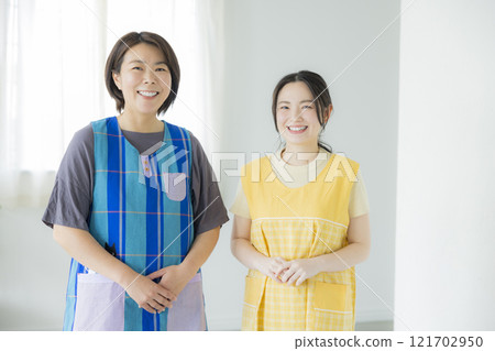 Two women who had aprons 121702950