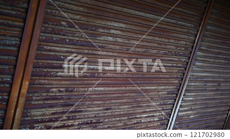 Shutter 121702980