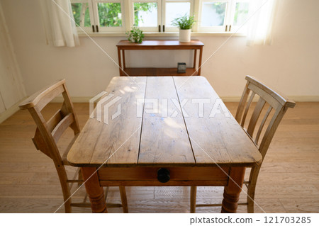 Tree table 121703285