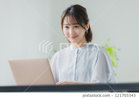 Business woman 121703343
