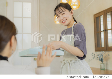 Cafe clerk woman 121703576