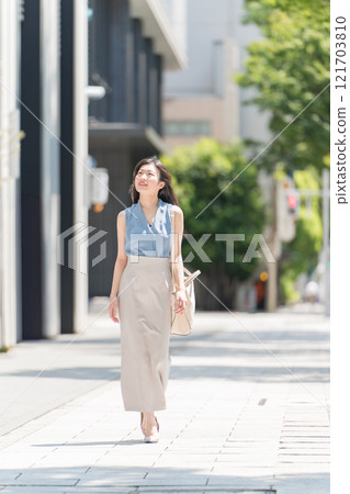 A businesswoman walking through the business district of Hirokoji-dori in Fushimi, Nagoya 121703810