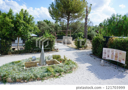 藍天下義大利阿基米德博物館花園 藍天下義大利阿基米德博物館花園 121703999