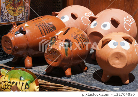 A row of cute pig-shaped money boxes 121704050