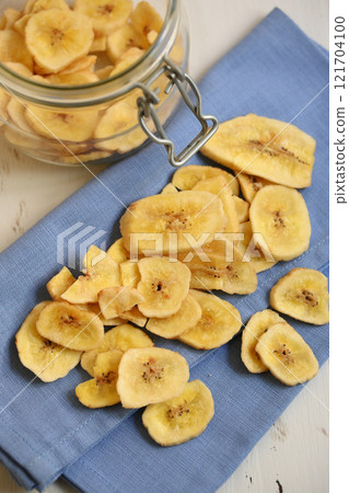 banana chips banana chips 121704100