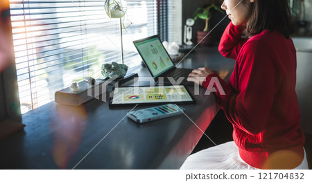 在工作室拍攝的肖像集 121704832