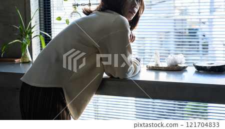 Crystal and a woman in her twenties Crystal and a woman in her twenties 121704833