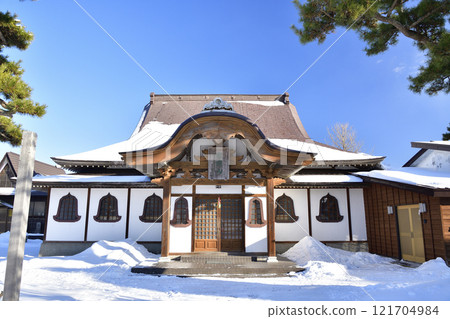 拍攝北海道八雲町木松山龍圓寺院內的冬季風景 121704984