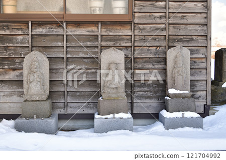 拍攝北海道八雲町木松山龍圓寺院內的冬季風景 121704992