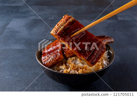 Eel bowl with chopsticks 121705011