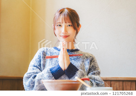 Young woman eating ramen after saying itadakimasu Young woman eating ramen after saying itadakimasu 121705268