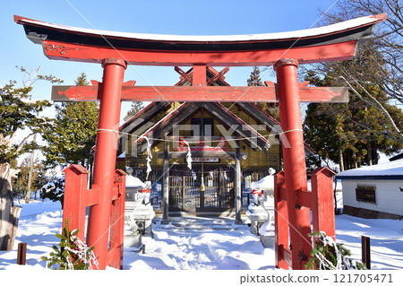 拍攝北海道八雲町由依稻荷神社境內的冬季風景 121705471